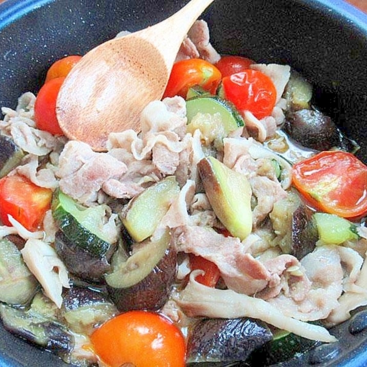 夏野菜と豚バラのコンソメ炒め